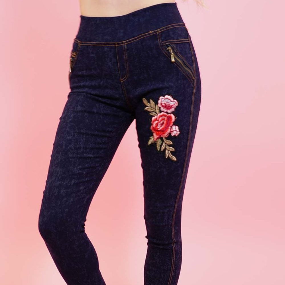 🚨Rose Embroidered Jeggings🚨